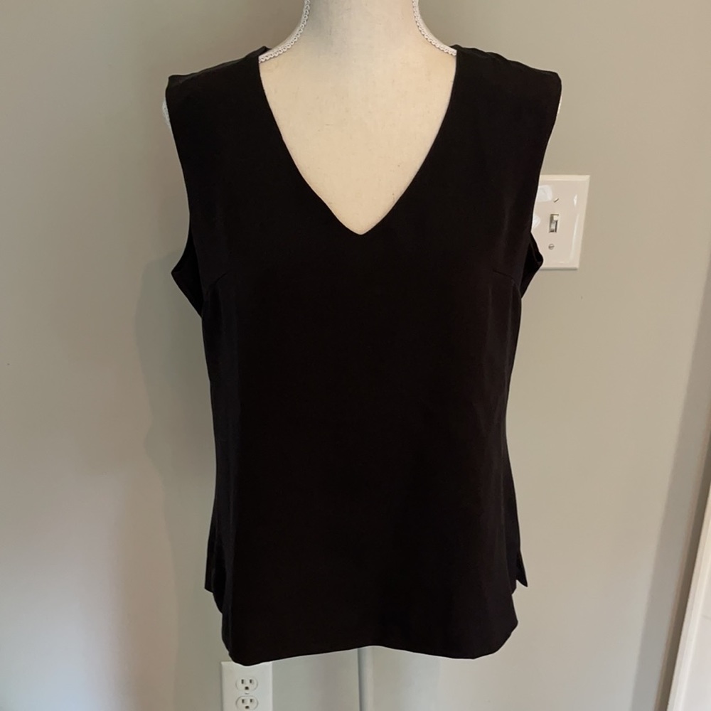 Neiman Marcus V-Neck Sleeveless Silk Top Size Medium